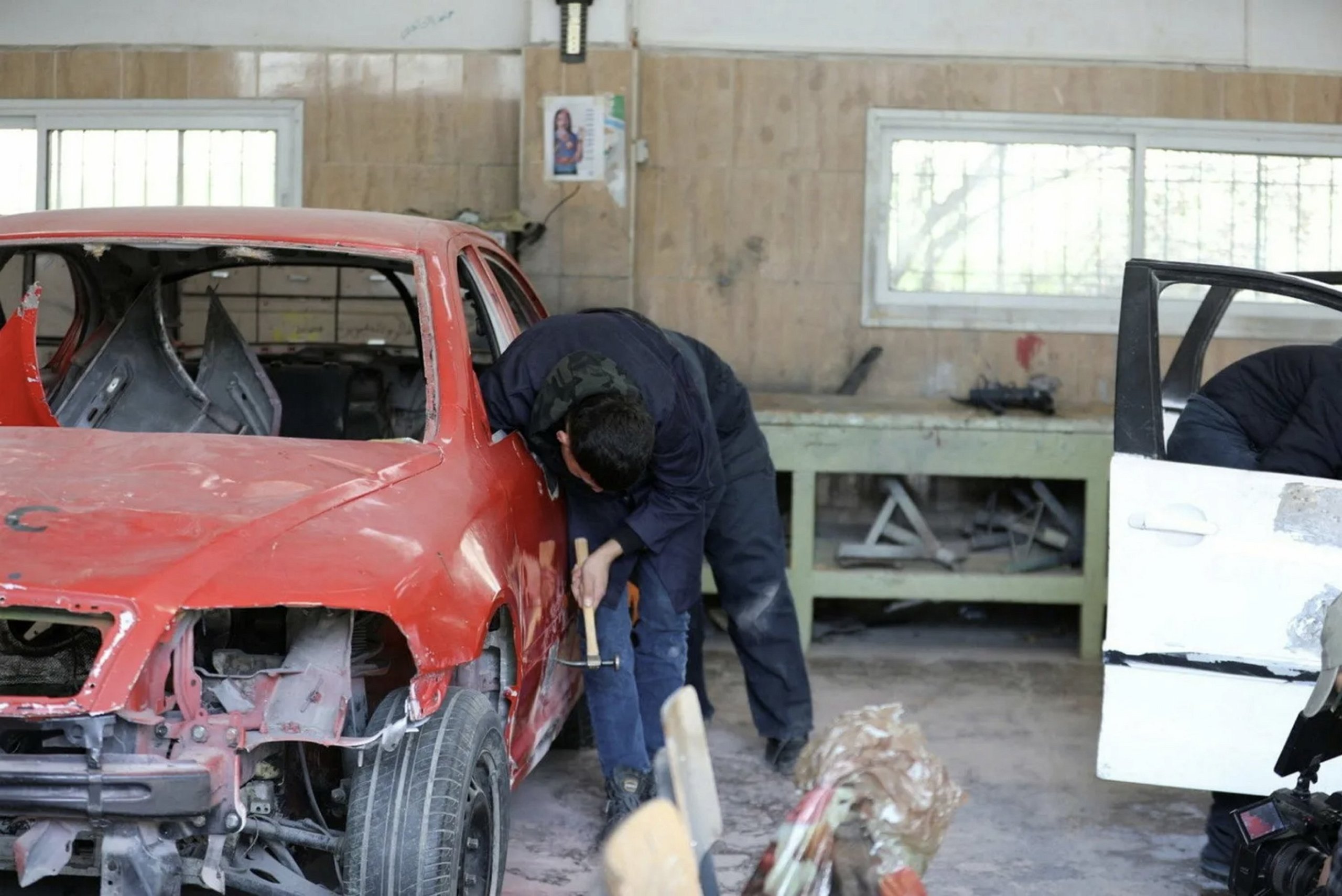 Le centre de formation professionnelle de l’UNRWA forme 350 jeunes issus de familles pauvres à la réparation automobile, à la menuiserie et à d’autres métiers. Il sera probablement contraint de fermer en raison de la législation israélienne anti-UNRWA. Crédit&nbsp;: UNRWA