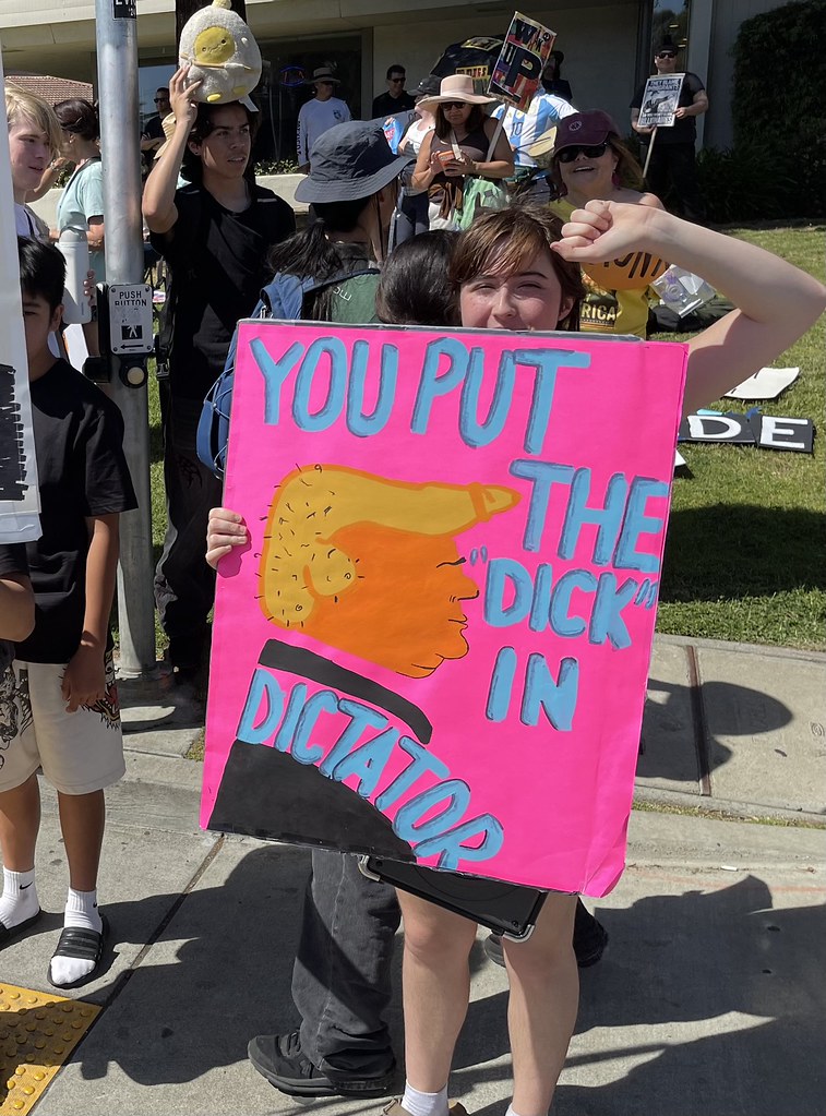 Union City : railleries contre un imbécile.