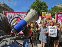 Conservateurs en crise, le Parti travailliste de Corbyn en plein essor 